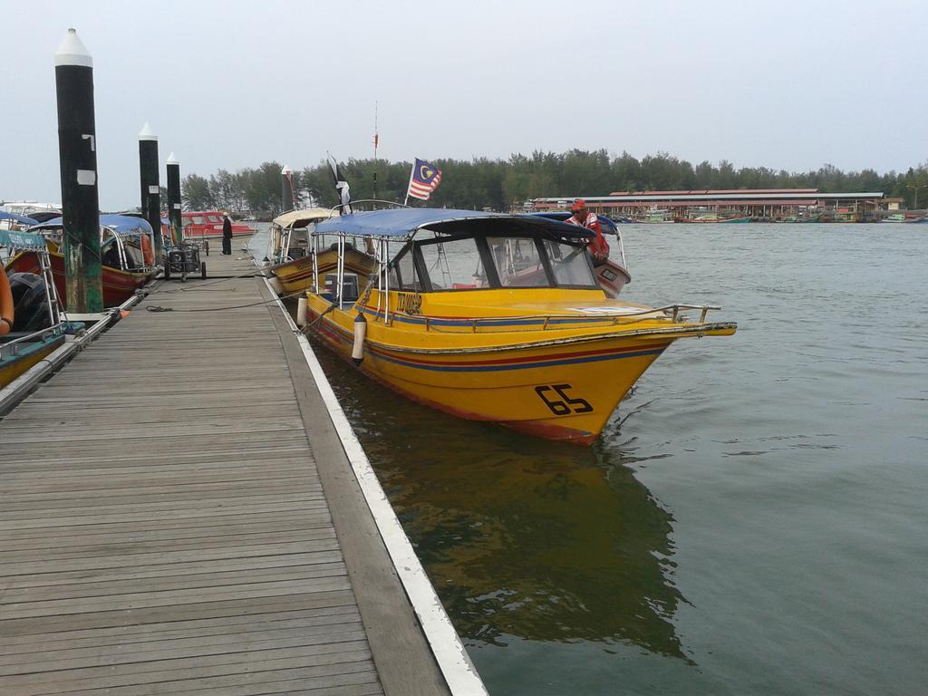 Iz Budget Kampung Kuala Besut Extérieur photo