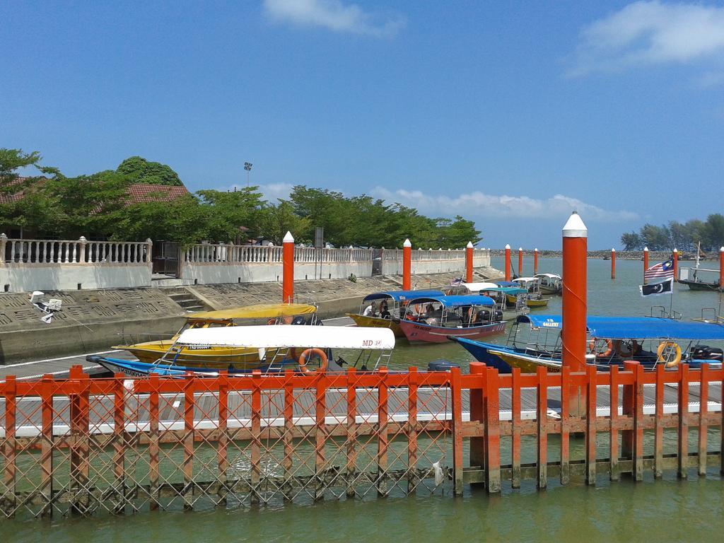 Iz Budget Kampung Kuala Besut Extérieur photo